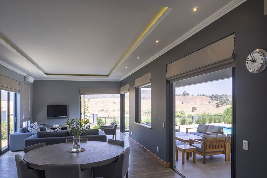 House Swan (Eye Of Africa)