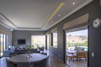 House Swan (Eye Of Africa)