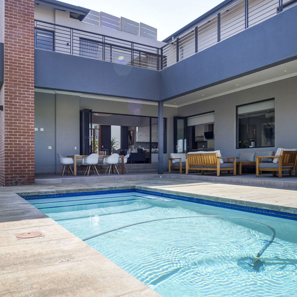 House Swan (Eye Of Africa)